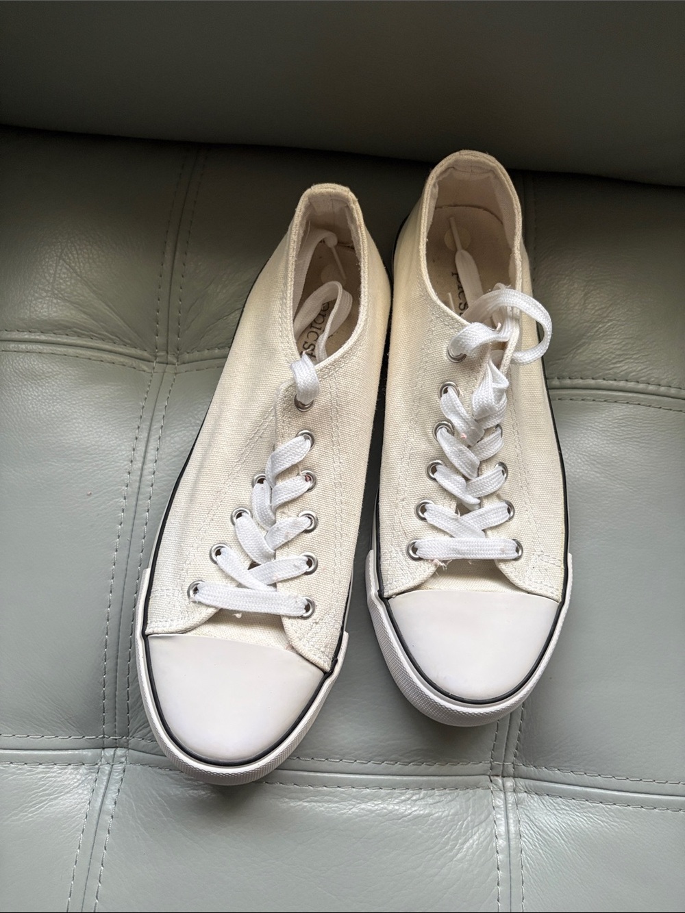 Women's Low-Top Canvas Sneakers in Off-White